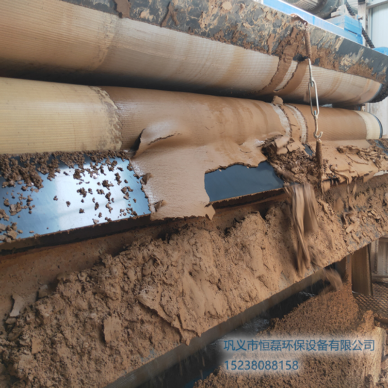 邀您欣賞恒磊帶式壓濾機污泥脫水處理后的泥餅效果！